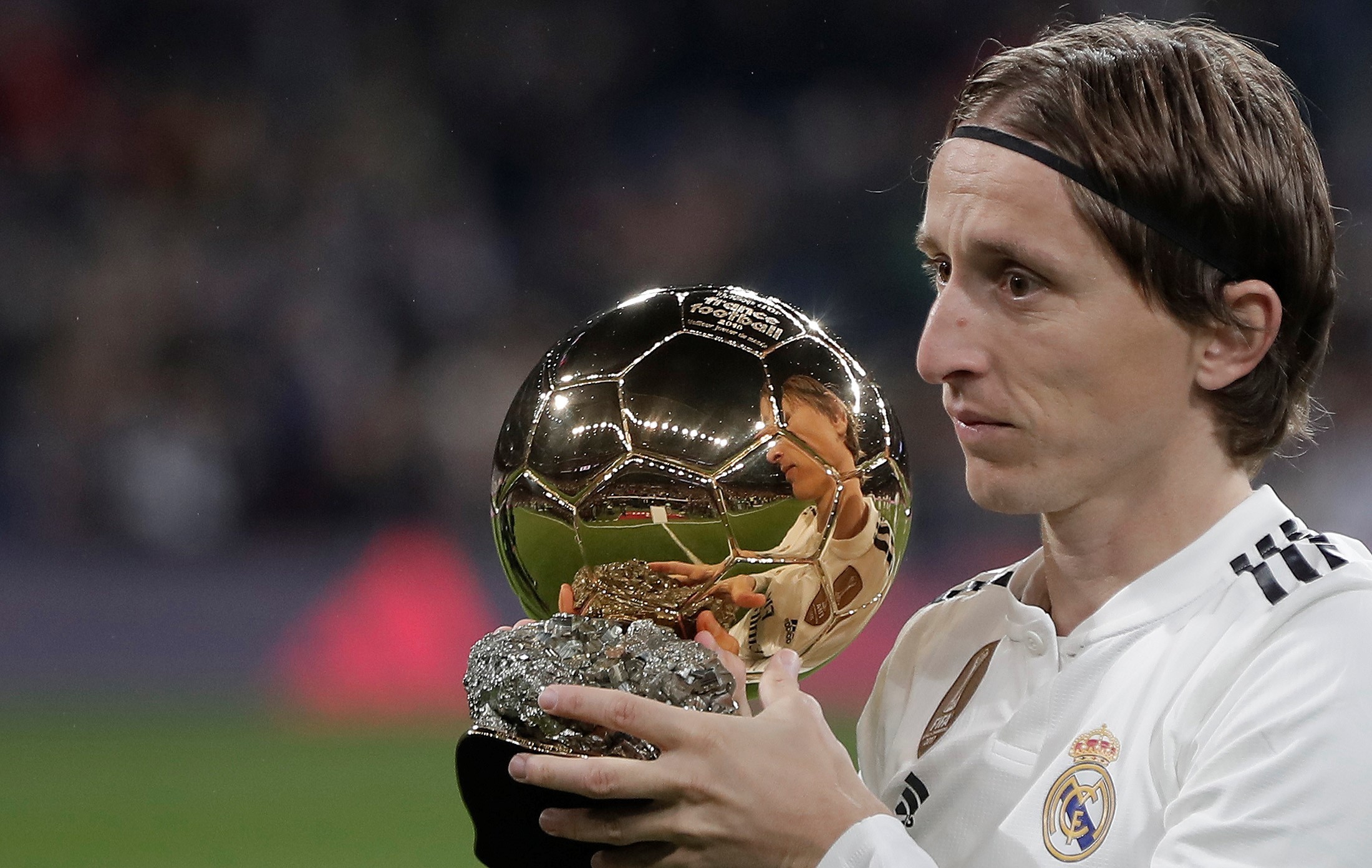 斗鱼一姐米娜直播间谈周XX，已经超越卢本伟，太可惜！恋爱谈错毁了前途！